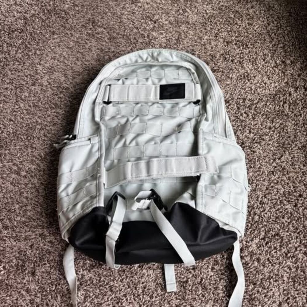 Nike SB RPM Skate Backpack Light Gray Black